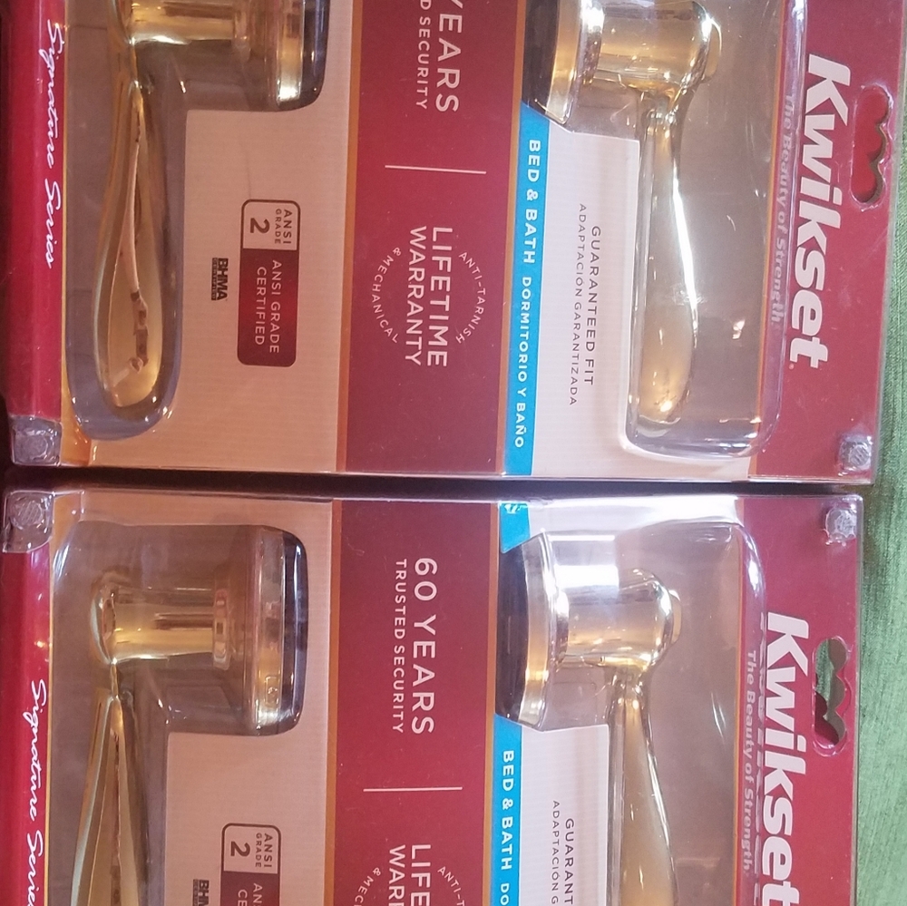 Set of 2 Kwikset signature series locking brass finish door handles, new.